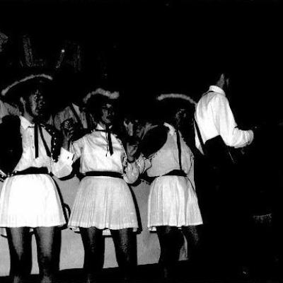 1968 04 Alles Schunkelt Auf Der Buhne